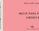 Manos tejiendo un punto viborita en lana celeste. Título: Inicio para punto viborita.