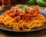 Pyszne spaghetti bolognese, idealne na obiad. Zobacz, jak zrobić spaghetti krok po kroku!