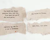 Mądre cytaty z książek na postrzępionych skrawkach papieru: "The future is female", "Hate less, love more".