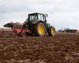 Uciążliwy obornik? Zgłoś go! Kto pomoże i jakie masz prawa?