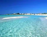 Acque cristalline e sabbia bianca a Punta Prosciutto, uno dei lidi migliori del Salento.