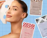 Donna applica una maschera viso prima o dopo la doccia, circondata da confezioni di maschere Astra Skin.