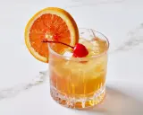 Amaretto Sour: Jak zrobić idealny drink w domu? Przepis krok po kroku