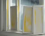 Czyszczenie ram okiennych PCV: Skuteczne metody na żółte plamy