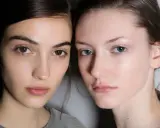 Dos rostros de mujeres con maquillaje sencillo, resaltando la belleza natural de sus pieles y ojos.
