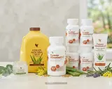 Zestaw produktów Forever: sok z aloesu, żel aloesowy i suplementy Forever Absorbent-C.