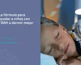 Niño con TDAH duerme plácidamente. Descubre la fórmula para ayudar a niños como él a dormir mejor, incluso si son hiperactivos.