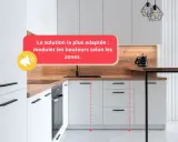 Cuisine moderne avec plan de travail modulable. La hauteur du plan de travail cuisine est adaptée à chaque zone pour un confort optimal.