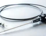 Cystoskopia przygotowanie: nowoczesny cystoskop z kablem i końcówką do diagnostyki.