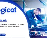Un mécanicien examine un moteur de bateau pour diagnostiquer un problème moteur. Le logo "logicat" est visible.