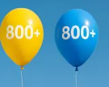 Dwa balony, żółty i niebieski, z napisem "800+". Kiedy złożyć wniosek o 800 plus?