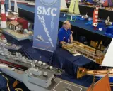 Modellbaumesse Friedrichshafen: detailreiche Schiffsmodelle, von Kriegsschiffen bis zu Segelyachten, laden zum Staunen ein. Preise sind auf Anfrage.