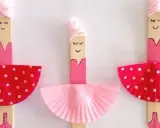 Manualidades para niños: tres bailarinas hechas con palitos de madera, papel y lana. ¡Perfectas para crear!