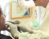 Znieczulenie u dentysty na NFZ: Kiedy jest darmowe? Sprawdź swoje prawa!