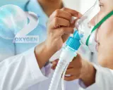 Arzt passt Sauerstoffmaske an. Zu viel Sauerstoff bei COPD kann schädlich sein.