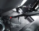 Widok na pasy bezpieczeństwa i mocowanie isofix w aucie. Gotowi na podróż!