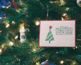 Postal de Navidad con árbol y luces. ¡Ideas para tus felicitaciones!
