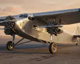 Ein glänzendes Ford Tri-Motor Flugzeug steht auf dem Rollfeld. Die drei Motoren sind gut sichtbar, ebenso wie die charakteristische Wellblechverkleidung.