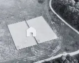 Wizualizacja wyznaczonego terenu pod budowę domu z zaznaczonymi punktami granicznymi. Pokazuje, ile od granicy działki można postawić dom.