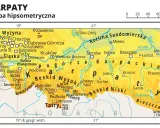 Mapa hipsometryczna polskich Karpat z zaznaczonymi pasmami górskimi, miastami i rzekami. Widoczne m.in. Tatry, Beskidy, Bieszczady.
