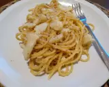 Spaghetti avec chou-fleur, une recette italienne simple et savoureuse. Les pâtes sont mélangées à des morceaux de chou-fleur tendres et assaisonnées.