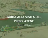 Vista aerea del porto di Atene, con navi attraccate e la scritta "Guida alla visita del Pireo, Atene".