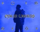 Oskar Linnros konsert. En artist i en fluffig jacka mot en blå bakgrund med symboler.