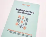 Okładka książki "Trening umysłu na emeryturze" z motywem kółka i krzyżyka z mózgami.