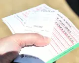 Mandat za brak fotelika. Policja wystawiła dokument, który przypomina rachunek.