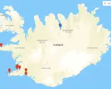 Karte von Island mit Markierungen. Eine Drohne fliegt über die Insel und sammelt Daten.