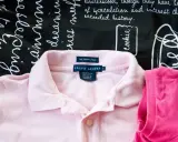 Różowa koszulka polo Ralph Lauren. Porównanie podróbki vs oryginał.