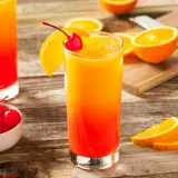 Screwdriver: Jak zrobić idealny drink z wódki i soku?