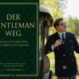 Ein Mann mit Zigarre und Golfschläger verkörpert gentlemanlike verhalten. Daneben das Buch "Der Gentleman Weg" über Stil und Klasse.