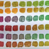 Farbpaletten zeigen, wie man aus verschiedenen Farben Rot mischt. Orange, Karmin und Magenta sind die Grundfarben.