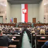 Posłowie w Sejmie. Kto stoi za nowym systemem rozliczania kilometrówek dla posłów KO od stycznia 2026?