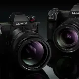 Dwa aparaty Panasonic Lumix S1 i S1R z obiektywami, gotowe do uchwycenia każdej chwili.