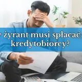 Zmartwiony mężczyzna z dokumentami i kalkulatorem. Kiedy żyrant musi spłacać dług kredytobiorcy?