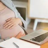 Ciężarna na umowie zlecenie: ochrona, prawa i świadczenia ZUS