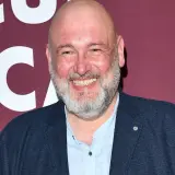 Uśmiechnięty Michał Piela, który z pewnością cieszy się życiem rodzinnym ze swoją żoną i dziećmi.