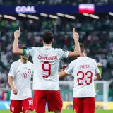 Piłkarze Polski świętują bramkę. Lewandowski z numerem 9, Piatek z 23. To właśnie jest mundial!