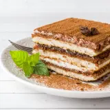 Pyszne ciasta bez nabiału? Odkryj sprawdzone przepisy i zamienniki!