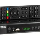 Odbiornik Cabletech URZ0336B z pilotem do telewizji naziemnej DVB-T2. Cyfrowy dekoder z wyświetlaczem i portem USB.