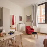 Nowoczesne mieszkanie z aneksem kuchennym, jadalnią i salonem. Idealne na pobyt, jak w Airbnb.