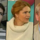 Trzech aktorów: młody mężczyzna w pasiastej koszulce, kobieta w beżowym golfie i starszy pan w beżowej marynarce. Jeden z nich to polski aktor drugoplanowy.