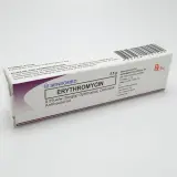 Opakowanie maści do oczu Sensomed Erytromycyna 0.5% w/w (5mg/g) z antybakteryjnym działaniem.