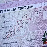 Nowa legitymacja szkolna z mikroskopem i polem na dane ucznia. Wzór dokumentu.