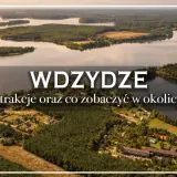 Wdzydze Kaszuby: malownicze jeziora, lasy i zabudowania z lotu ptaka. Idealne miejsce na wypoczynek.