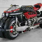 La Lazareth LM 847, una moto futurista con motor V8, doble rueda delantera y diseño agresivo.