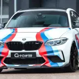 Weißer BMW M2 Competition mit G-Power Tuning und den klassischen M-Streifen.