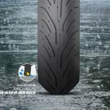 Neumático Michelin Pilot Road 4 en lluvia, con tecnología Water Brake. ¡Excelentes opiniones para rodar seguro!